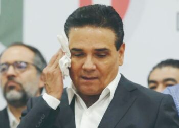 Giran orden de aprehensión contra Silvano Aureoles