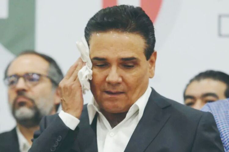 Giran orden de aprehensión contra Silvano Aureoles