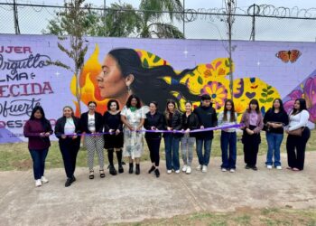 Develan mural en honor a mujeres
