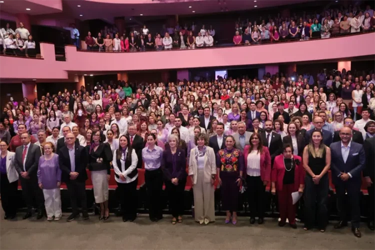 MARÍA DE VILLARREAL Llama a construir una mejor humanidad