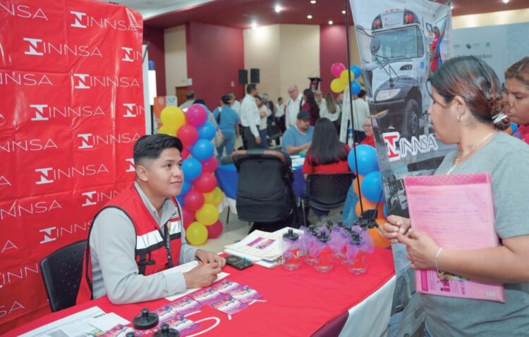 Ofertan más de 1,300 vacantes