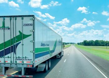 TRANSPORTISTAS ALERTAN Alza al diésel pegará a la canasta básica