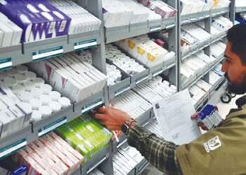Compran medicinas a distribuidores irregulares
