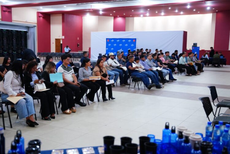 IMPULSADO POR EL AYUNTAMIENTO Llevan oportunidades de empleo a profesionistas