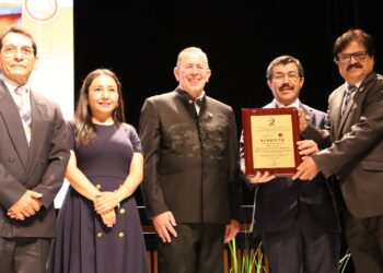 Logra UAT 100% de excelencia académica