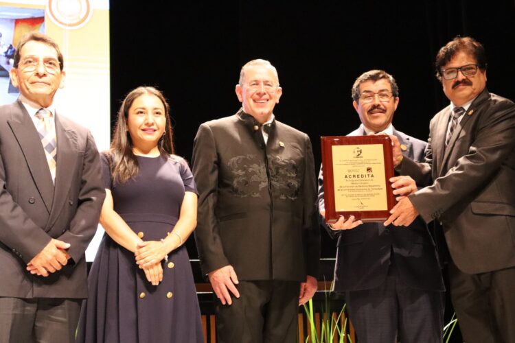 Logra UAT 100% de excelencia académica