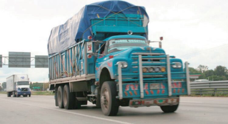 COMERCIO INTERNACIONAL En riesgo ‘nearshoring’ por aranceles y tráileres antiguos