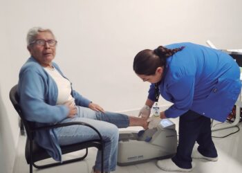 EN LA CRUZ ROJA Asisten a detección de osteoporosis