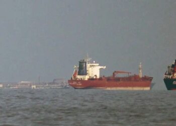 POR EL CIERRE DEL ESTRECHO Guerra atrapa a 20 mil marineros en Ormuz