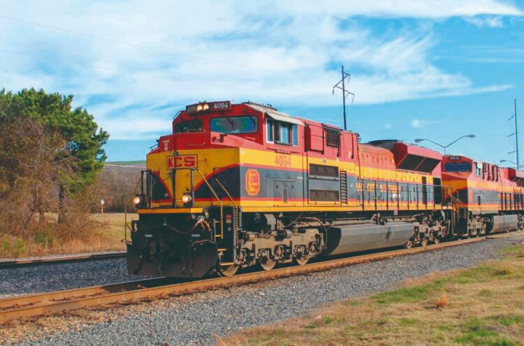 EN AVENIDA MONTERREY CON ESTEBAN BACA CALDERÓN Vías en desuso resuelven aglomeración de trenes