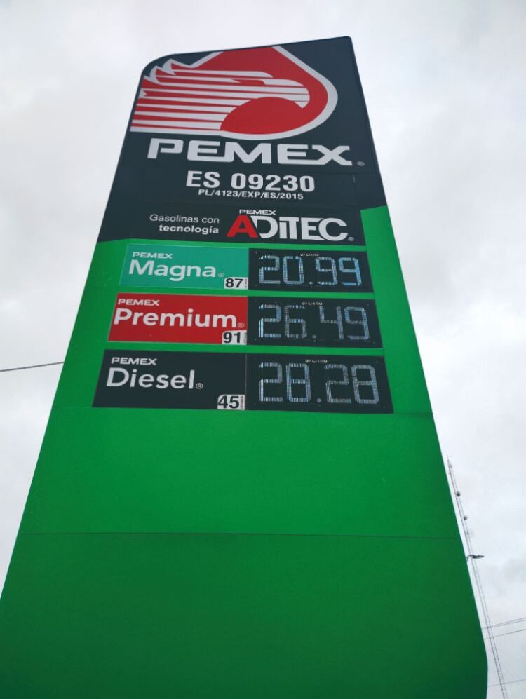 EN NUEVO LAREDO Baja precio del diésel