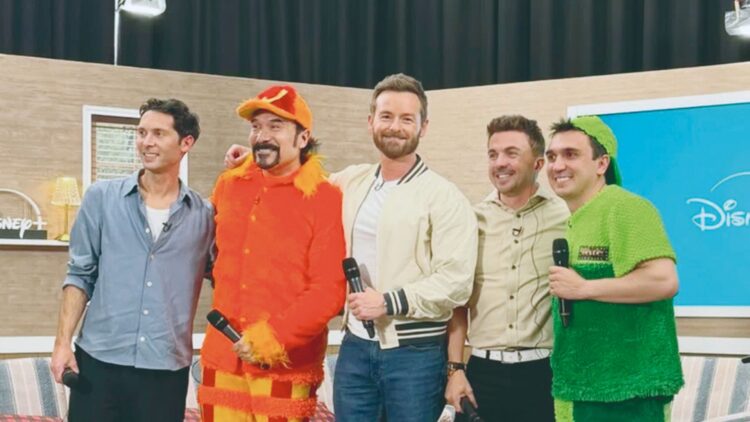 Elenco de “Malcolm el de enmedio” conoce a “La Familia P. Luche”