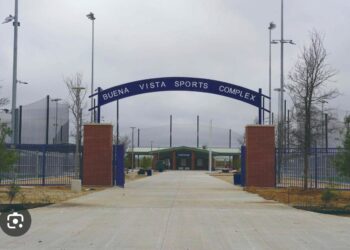 Promueven salud con carrera de obstáculos