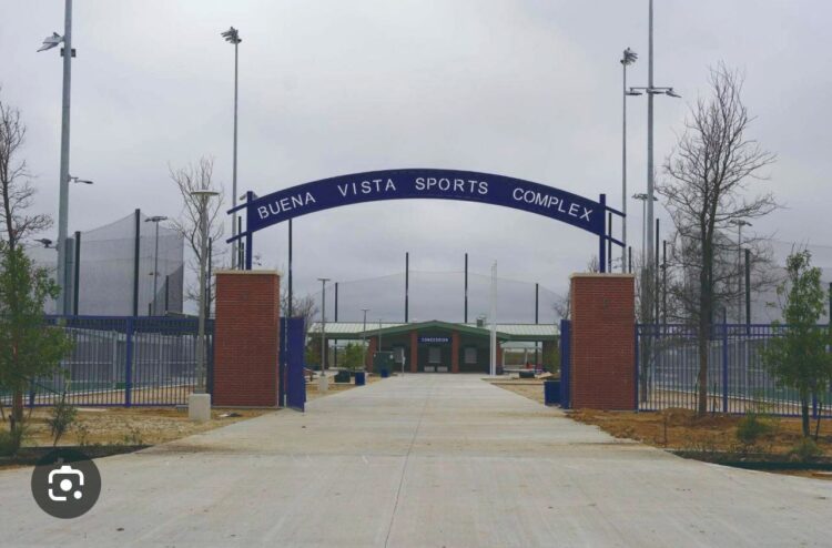 Promueven salud con carrera de obstáculos