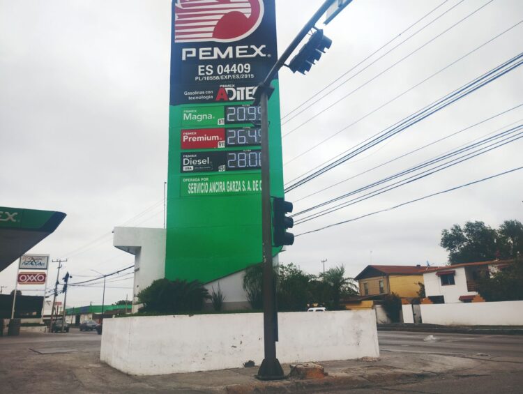 PACTAN GASOLINEROS Y GOBIERNO FEDERAL Ajustan precio al diésel