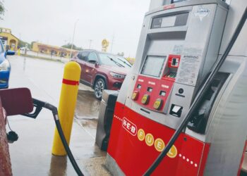 EN LOS CONDADOS DE ZAPATA Y WEBB Se mantiene variable precio de la gasolina