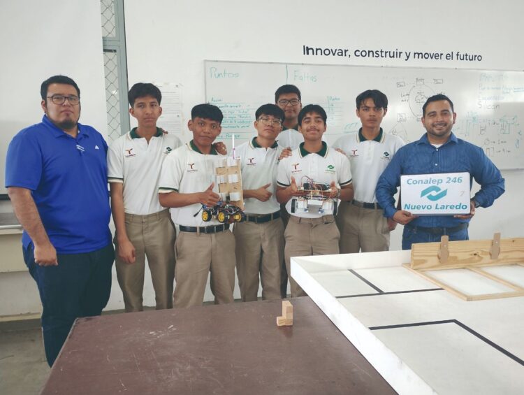 PRESUMEN SU INGENIO Logran segundo lugar nacional en robótica