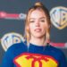 CON MILLY ALCOCK Confirman panel de “Supergirl”
