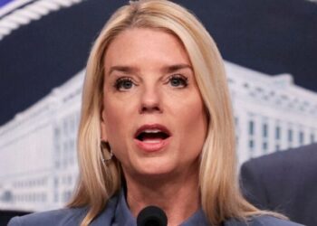 EN REDES SOCIALES Destituye Trump a Pam Bondi