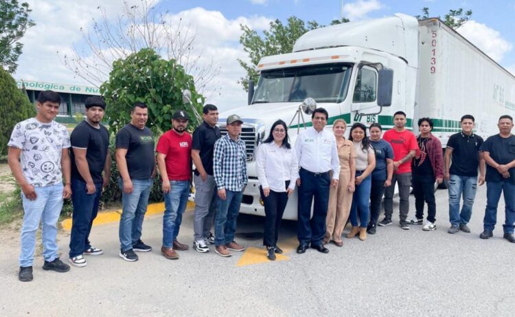 UNIVERSIDAD TECNOLÓGICA Arranca curso para conducir tráileres