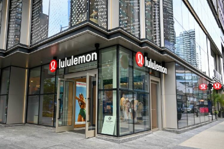 Investigan a marca deportiva por posible contaminación