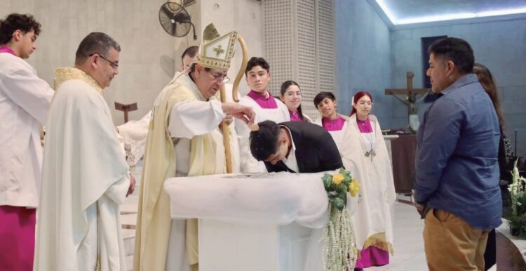 Celebran misa de Pascua