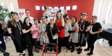Celebran a mamás de casa club del adulto activo