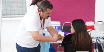 Invita a brigada médica infantil gratuita