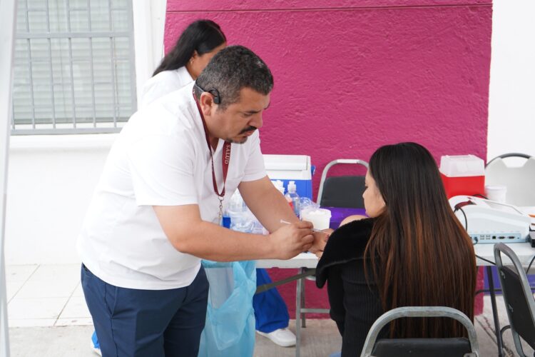Invita a brigada médica infantil gratuita