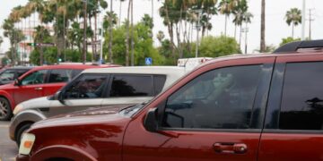 Llama Tránsito a evitar el polarizado en autos