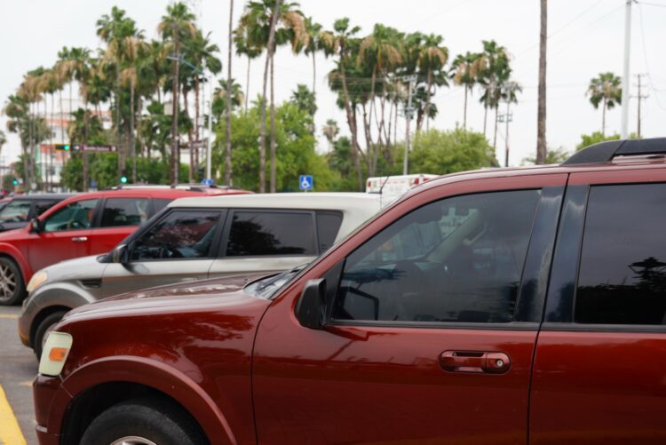 Llama Tránsito a evitar el polarizado en autos