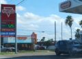 COMERCIOS LO RESIENTEN Alza en combustibles afecta laredenses