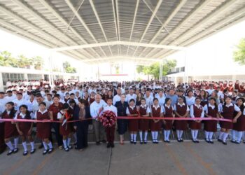 EN DISTINTOS PLANTELES Impulsa CLCR infraestructura educativa