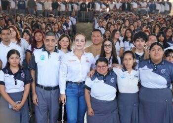 REAFIRMA SU COMPROMISO CON LA EDUCACIÓN Entrega CLCR obras en preparatoria