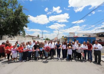 EN CUATRO COLONIAS DEL PONIENTE Entrega CLCR obras de pavimentación
