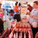 LO IMPULSA EL GOBIERNO MUNICIPAL Disfrutan bazar del Día de las madres