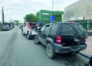 ¡CERO TOLERANCIA! Autos mal estacionados van directo al corralón