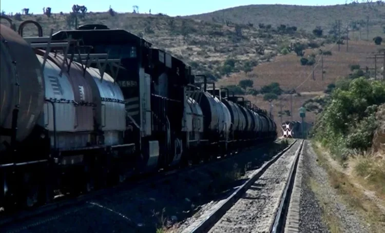 LAS VÍCTIMAS PODRÍAN SER INMIGRANTES Hallan 6 cuerpos en tren en Laredo