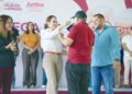 ALCALDESA CARMEN LILIA CANTUROSAS ENTREGA LENTES Impulsa gobierno de NLD salud visual