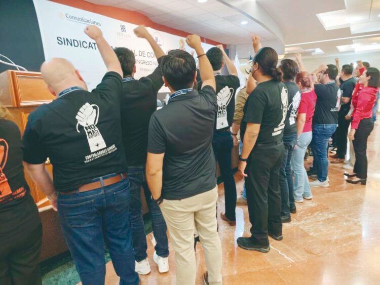 A POCOS DÍAS DE INICIAR EL MUNDIAL Controladores aéreos emplazan a huelga