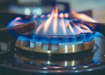 USUARIOS DEL GAS NATURAL Indefensos ante cobros monopólicos