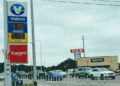 SE RESIGNA LA CIUDADANÍA Supera los 4.00 dls el galón de gasolina