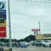 SE RESIGNA LA CIUDADANÍA Supera los 4.00 dls el galón de gasolina