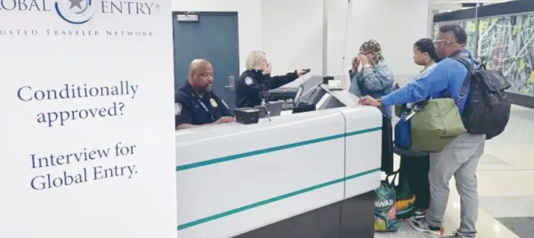 ADUANAS Y PROTECCIÓN FRONTERIZA Aceptan a millones de viajeros confiables