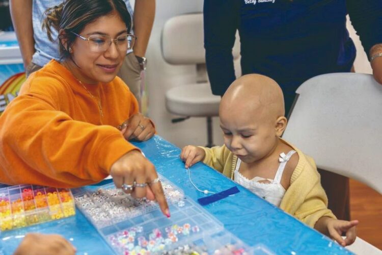 Luchan por tratamiento para niños con cáncer