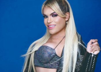 VIAJABAN WENDY GUEVARA Y MÁS ‘INFLUENCERS’ Avión aterriza de emergencia