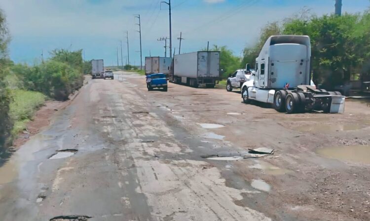 CARRETERA NUEVO LAREDO-PIEDRAS NEGRAS ‘Le entra’ Nuevo Laredo a reparación