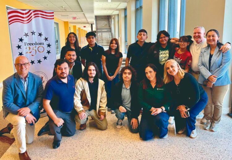 Participan en Cumbre Juvenil Freedom 250