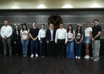 Irán alumnos de la UAT a Disney