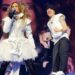 “DR. PSIQUIATRA” EN VIVO Gloria Trevi canta junto a Peso Pluma